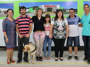 Entrega oficial dos 6º e 7º cães-guia treinados pelo Centro de Formação de Treinadores e Instrutores de Cães-Guia do Campus de Alegre